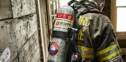 backside view of a SCBA and the cylinder on a firefighter
